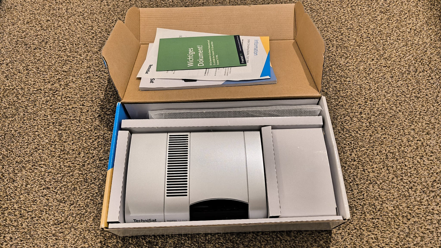 TechniSat Digipal T2/C DVR HDTV Cable Receiver with ISIPRO Program List Manager image 2