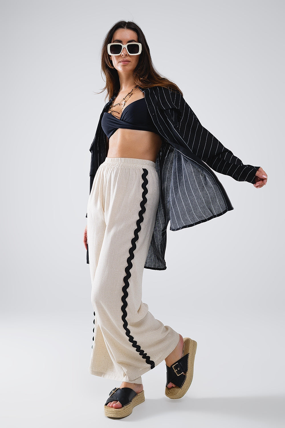Linen Contrast Scallop Trim Pants in Beige image 3